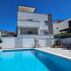 Silver Starigrad Paklenica