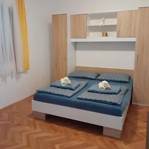 Larus Apartment