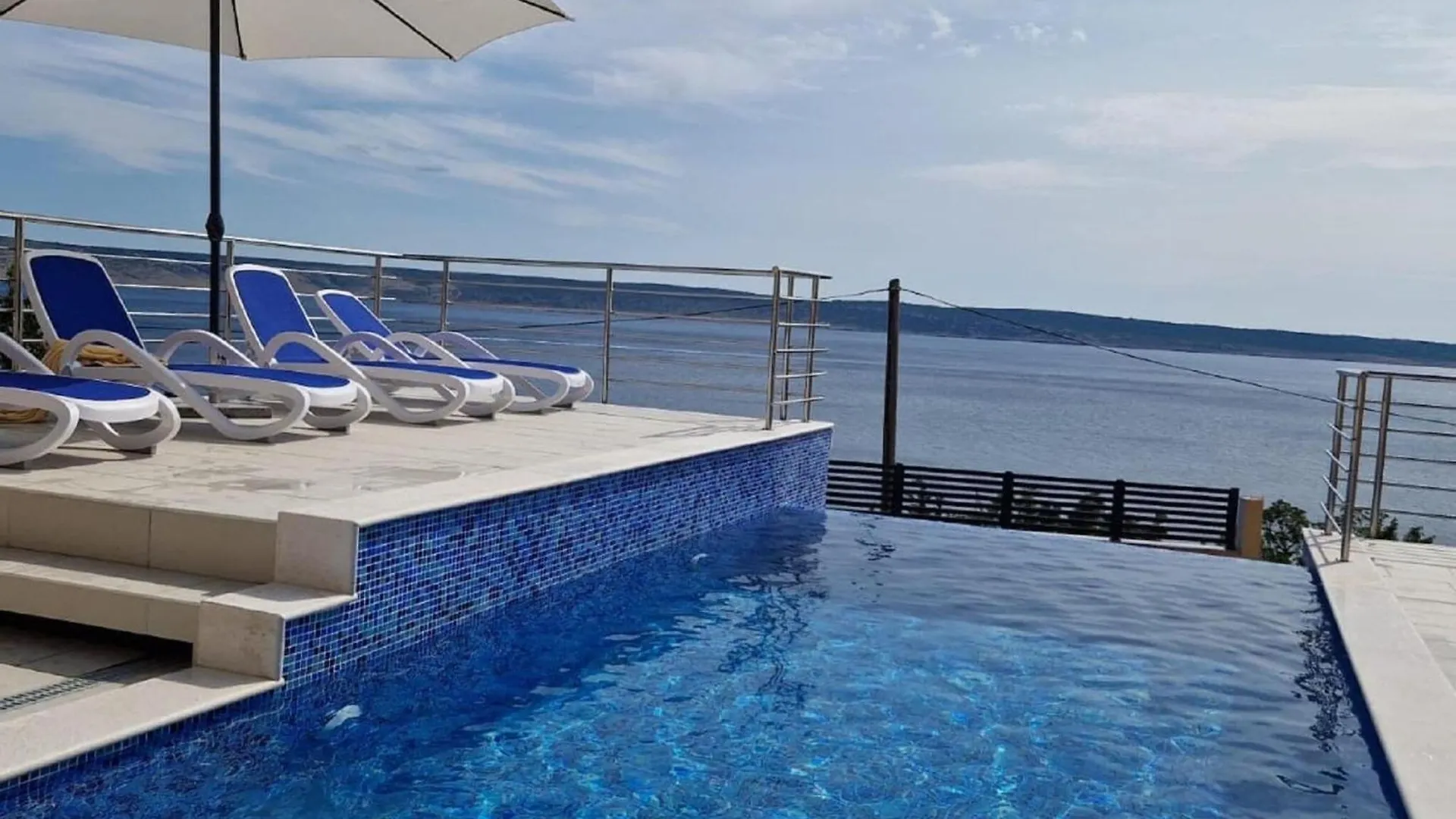 Apartment With Swimming Pool And Sea View Starigrad Paklenica